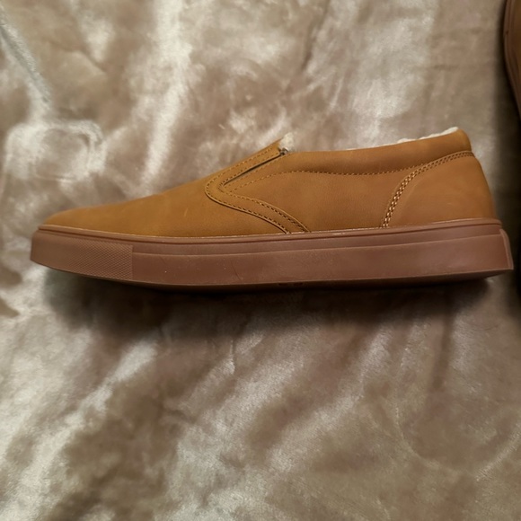 Deer Stags men’s slip ons. Caramel/wheat/cognac color. Size 9. - Picture 11 of 16